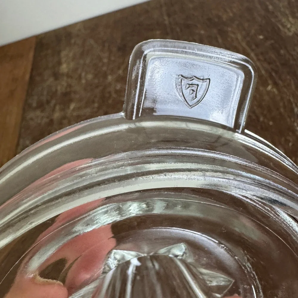 Vintage Federal Glass Citrus‎ Juicer Hand Press Reamer Fruit Juice Squeezer